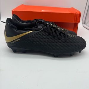 Nike mens Black Soccer cleats hypervenom Phantom 3 Club FG size 9